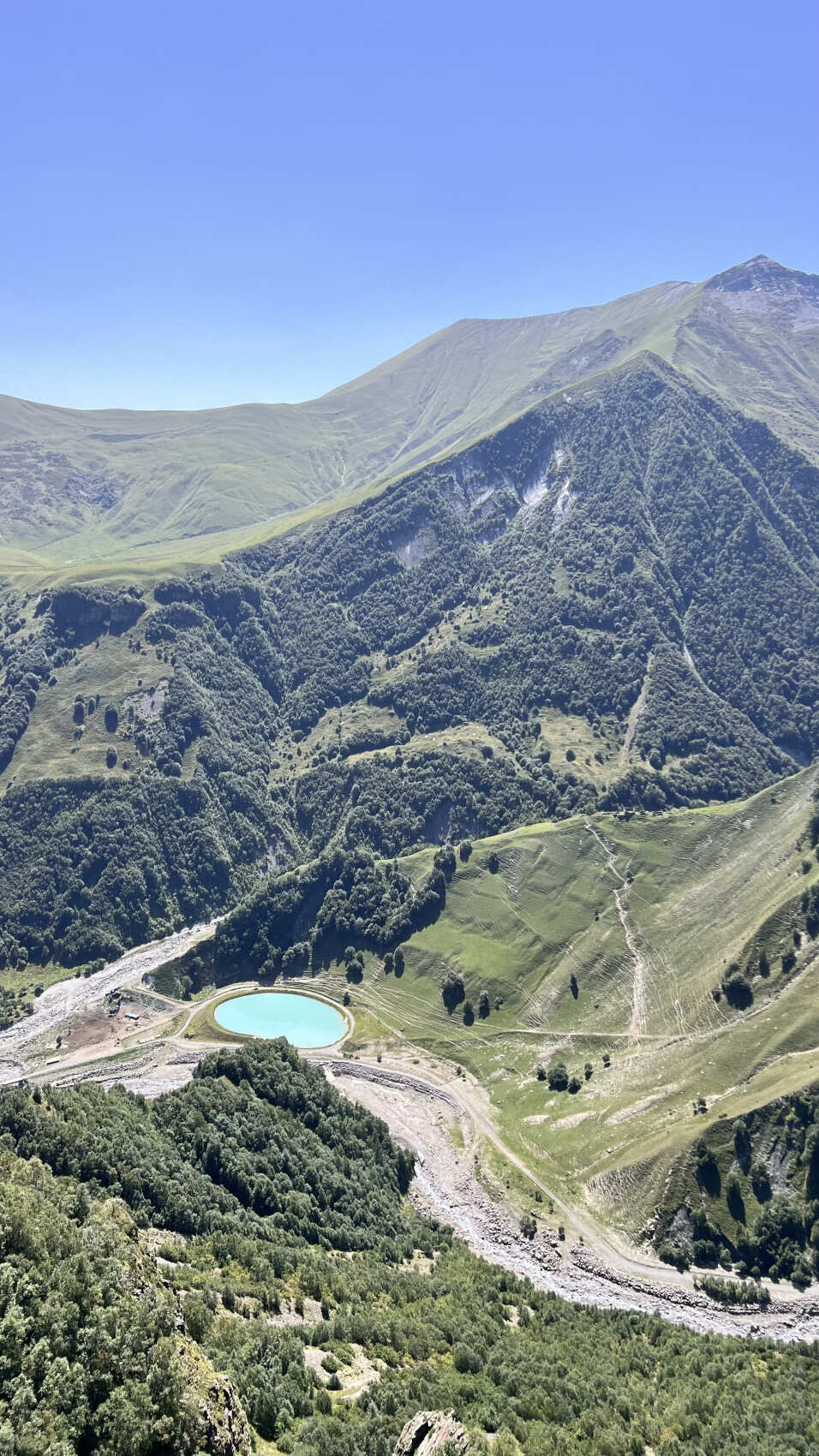 На джипах в Казбеги. Едем за головокружительными видами и к красивым водопадам! (5/13)