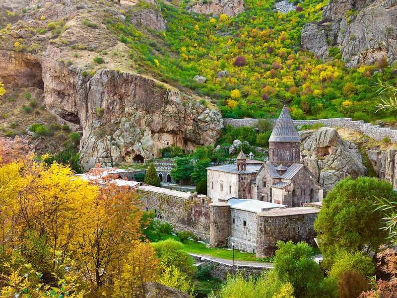 От языческого Гарни до скального монастыря Гегард. Выпечка лаваша (2/8)