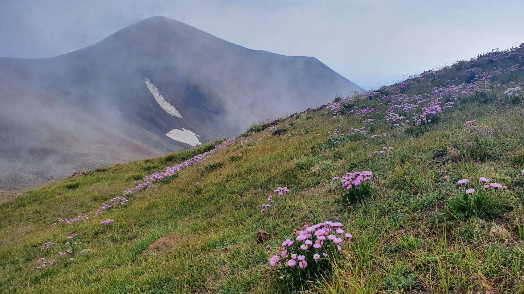 Огненные горы Гегамского  Хребта - джипинг и восхождение на вулкан Аждаак (3597м) (25/34)