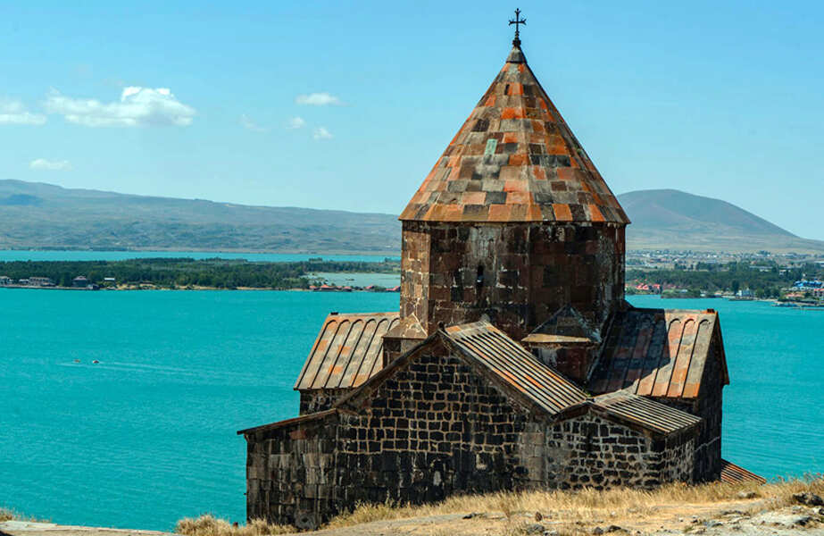 Экскурсия к озеру Севану и монастырям Агарцин и Гошаванк (2/18)