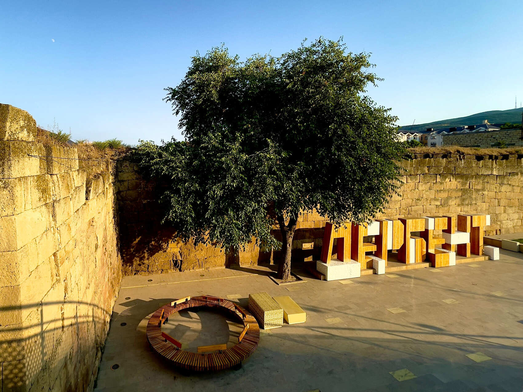 Дербент и Экраноплан <<Лунь (4/32)