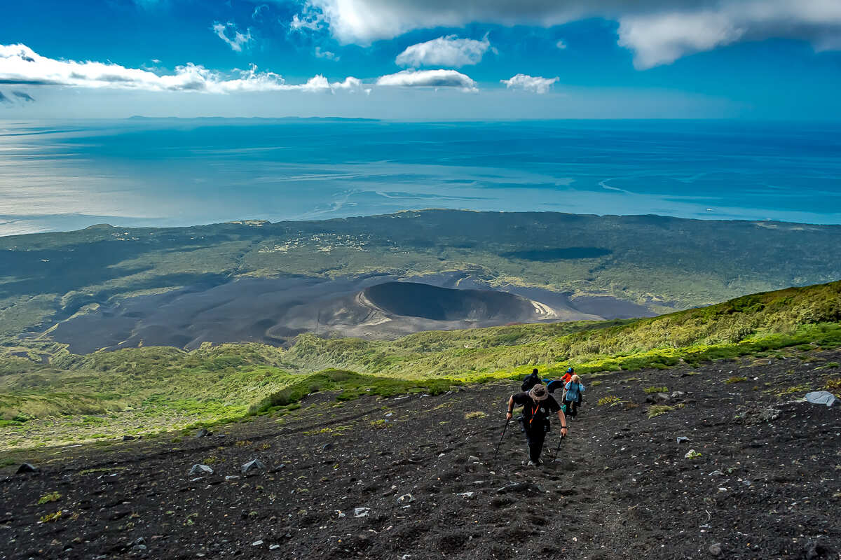 Четыре вулкана Курильских островов. Путешествие на другую планету (76/186)