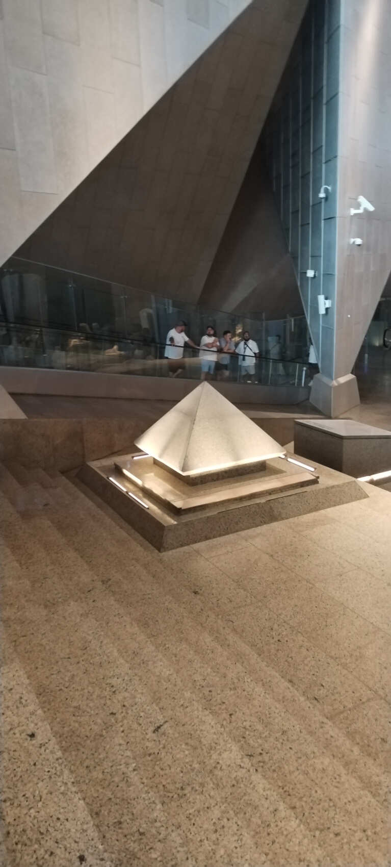 Большой Египтский музей и пирамиды за один день (2/24)