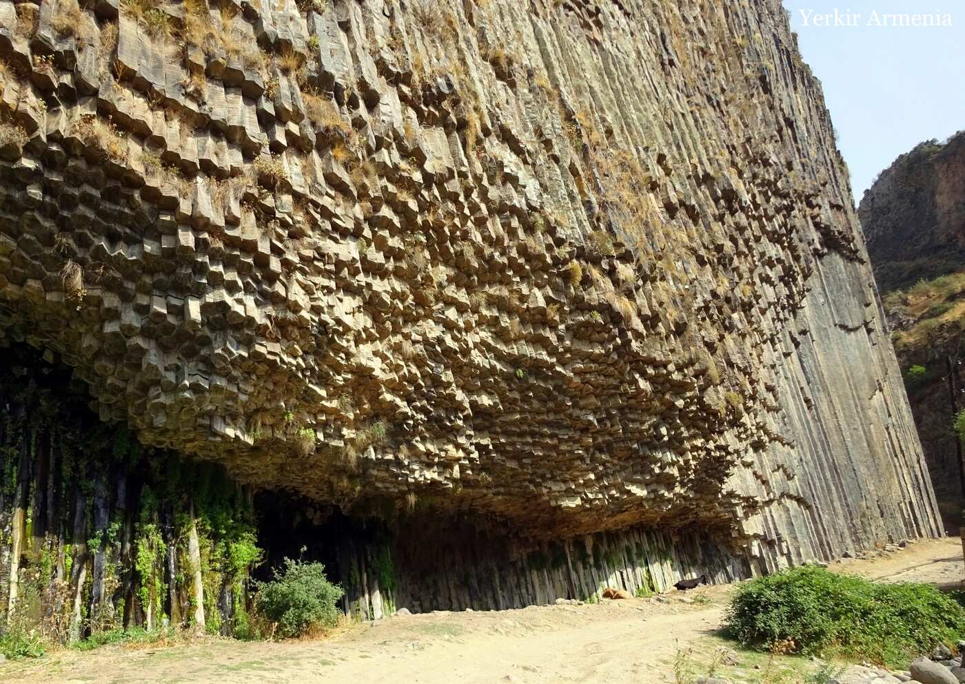 Индивидуальный тур: Храм Гарни, ущелье Симфония камней, монастырь Гегард, озеро Севан   (3/22)