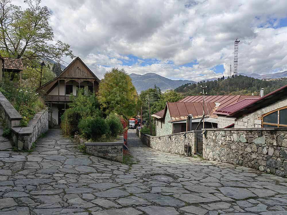 Экскурсия к озеру Севану и монастырям Агарцин и Гошаванк (9/18)