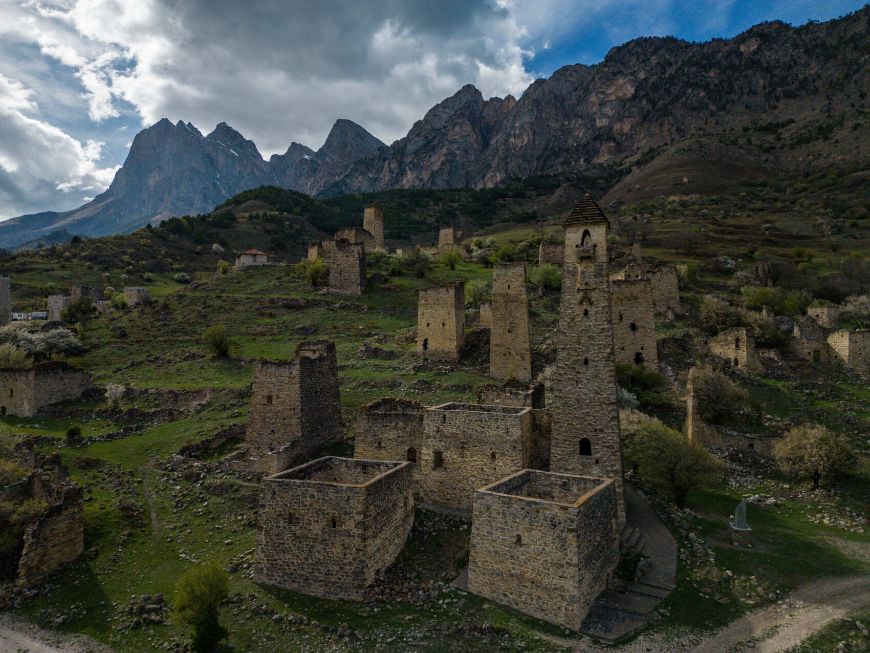 Самые красивые и безлюдные места Горной Ингушетии вместе с фотографом (9/40)
