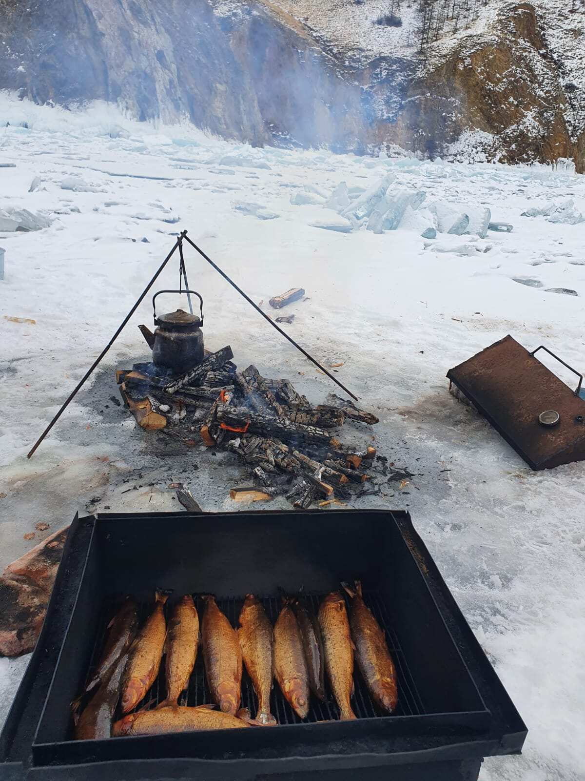 Лед Байкала за 4 дня. Горячее зимнее приключение. (7/26)