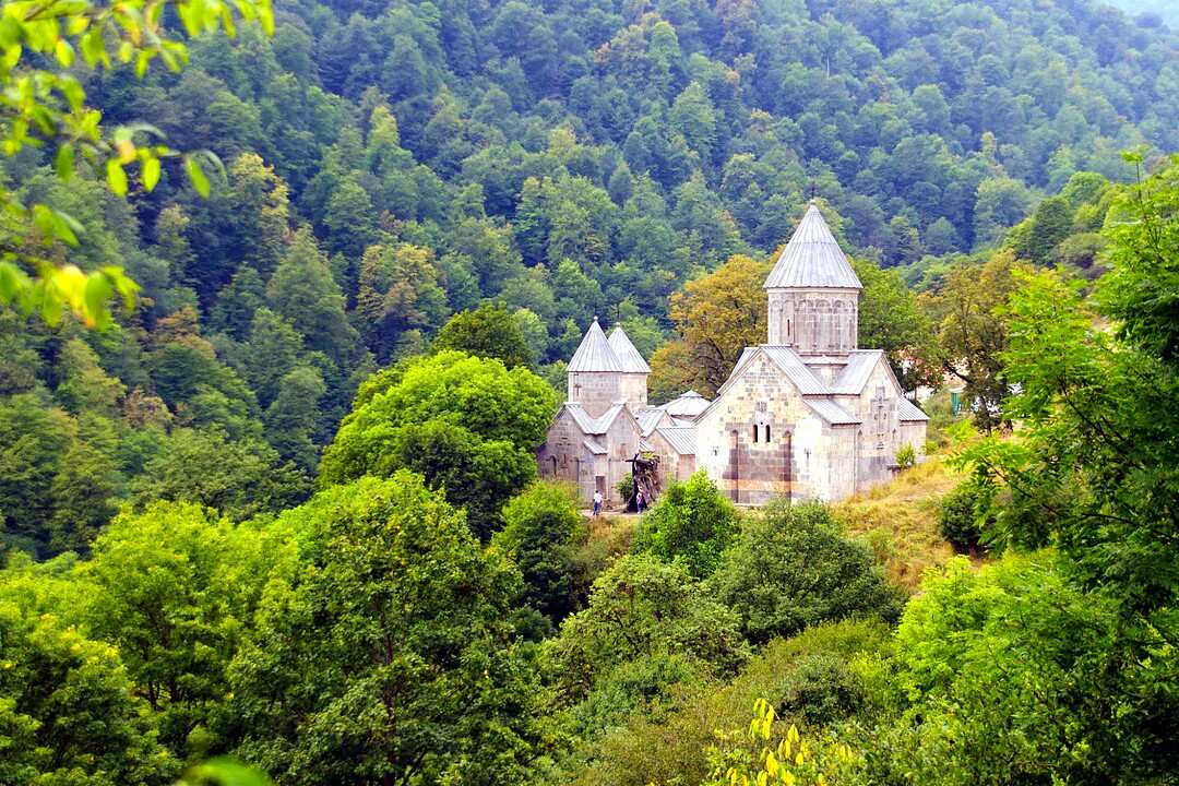 Индивидуальный тур: Озеро Севан, Севанаванк, Дилижан: старый город, Агарцин, памятник Мимино (4/9)