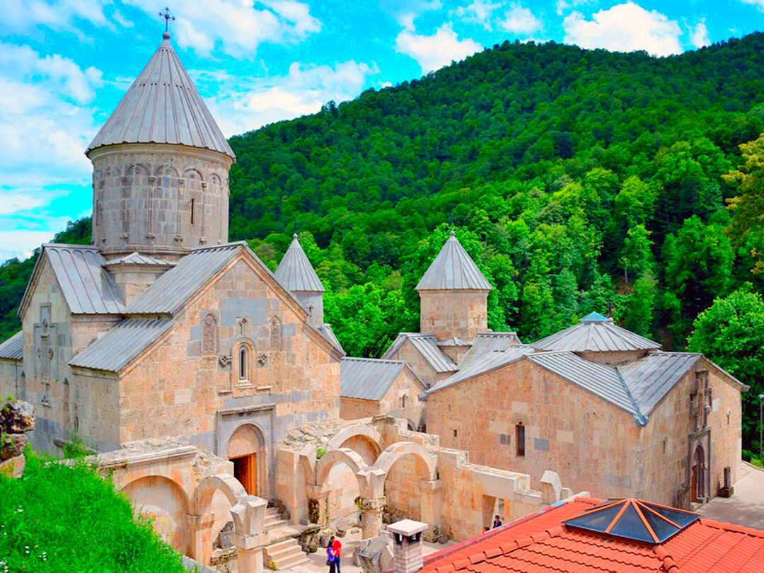 Индивидуальный тур: Озеро Севан, Севанаванк, Дилижан: старый город, Агарцин, памятник Мимино (5/9)