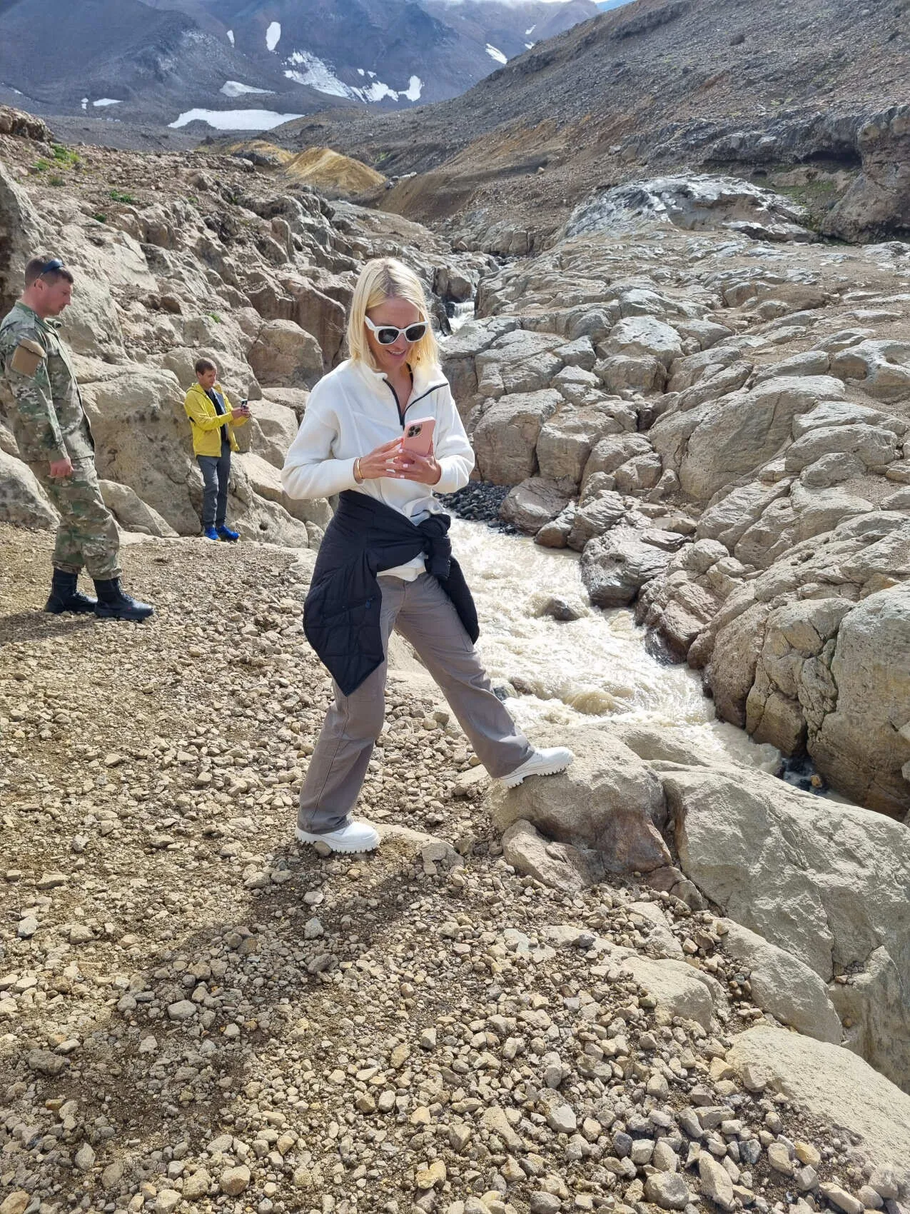 Джип тур Вулкан Мутновский, Каньон Опасный, Минидолина Гейзеров Дачные источники (13/17)