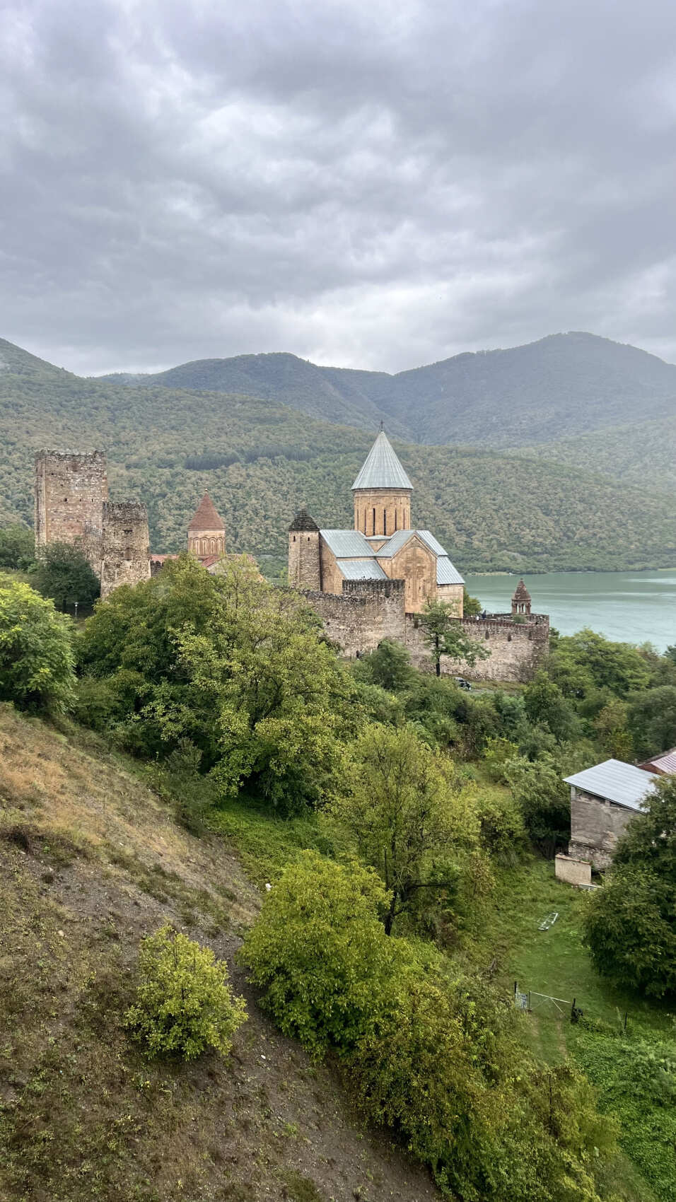 На джипах в Казбеги. Едем за головокружительными видами и к красивым водопадам! (8/13)