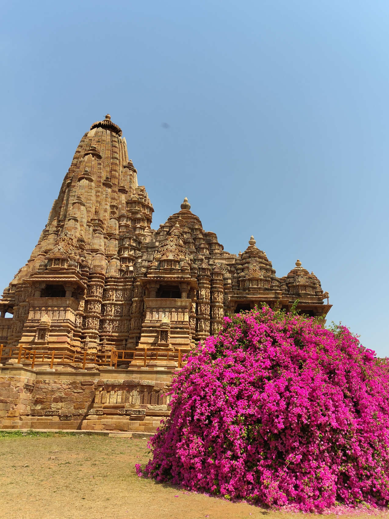 Откройте Индийский триптих: Дели, Кхаджурахо, Варанаси (3/16)