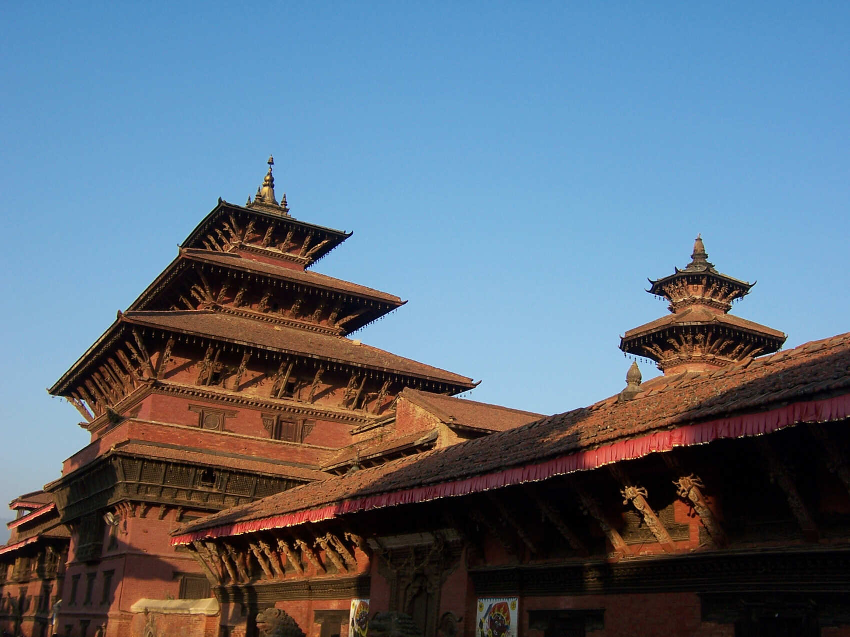 Everest Luxury Loop: Cultural Trek with Everest Base Camp Helicopter Tour (4/8)