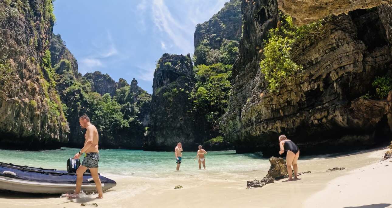 Путешествие на необитаемые острова архипелага Phi Phi. Сноркелинг с черепахами (15/41)