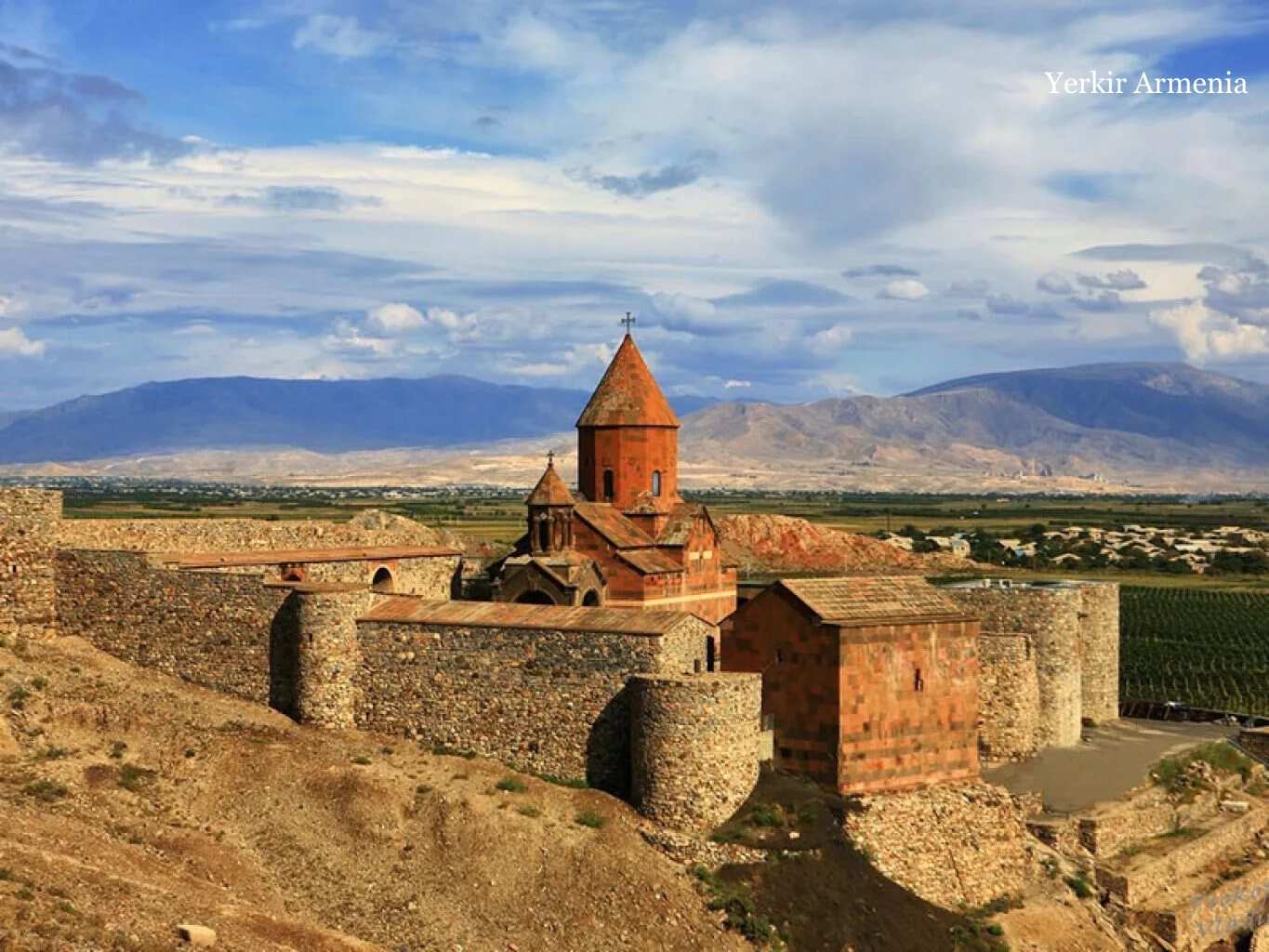 Индивидуальный тур в  Хор Вирап, Нораванк, пещера Арени (Пещера птиц), дегустация вин  (7/10)
