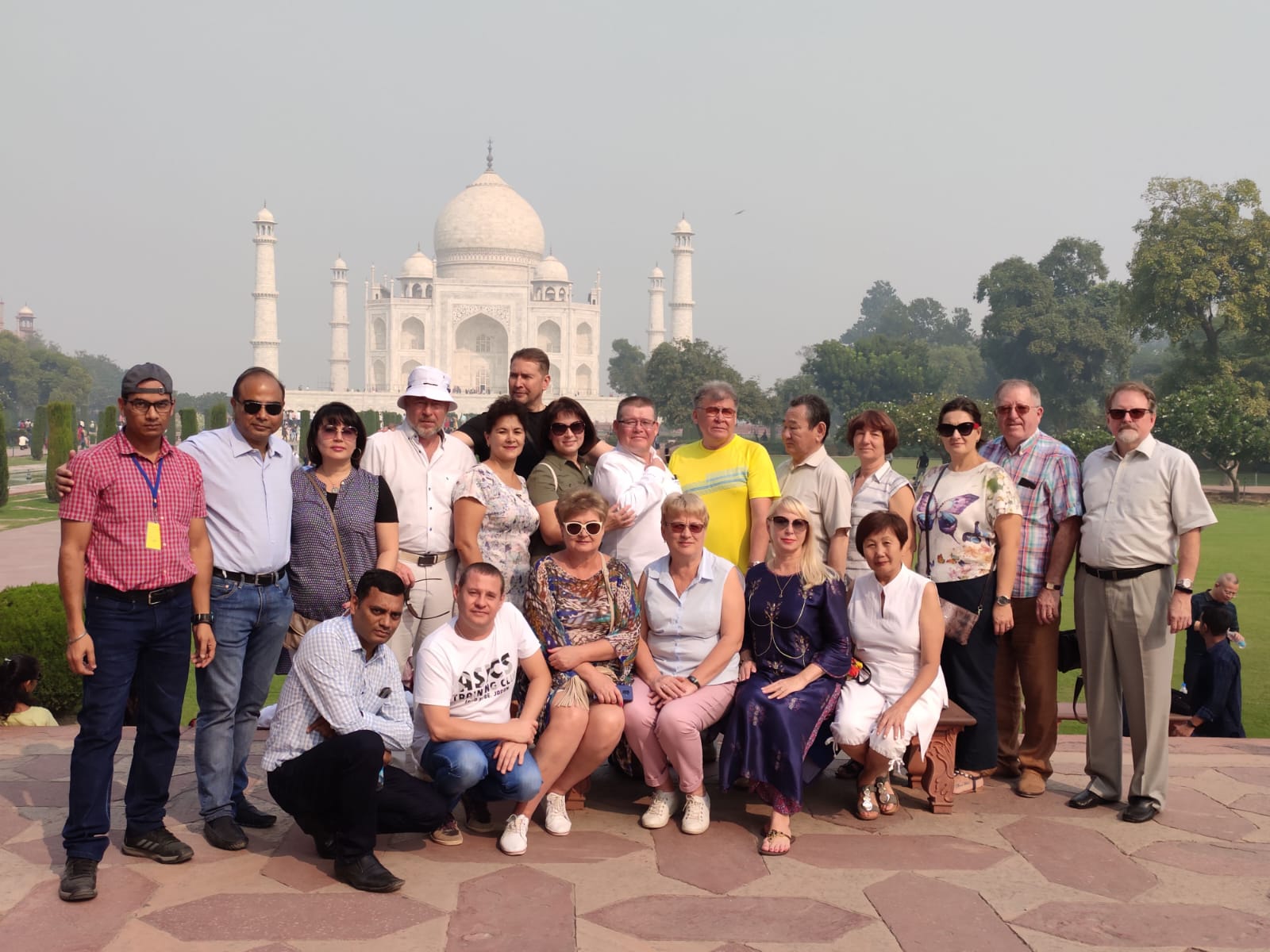 это не просто стандартный тур, а авторский опыт, построенный на живых знаниях, связи  глубокой культурной Индией. это делает её уникальной и незабываемой.