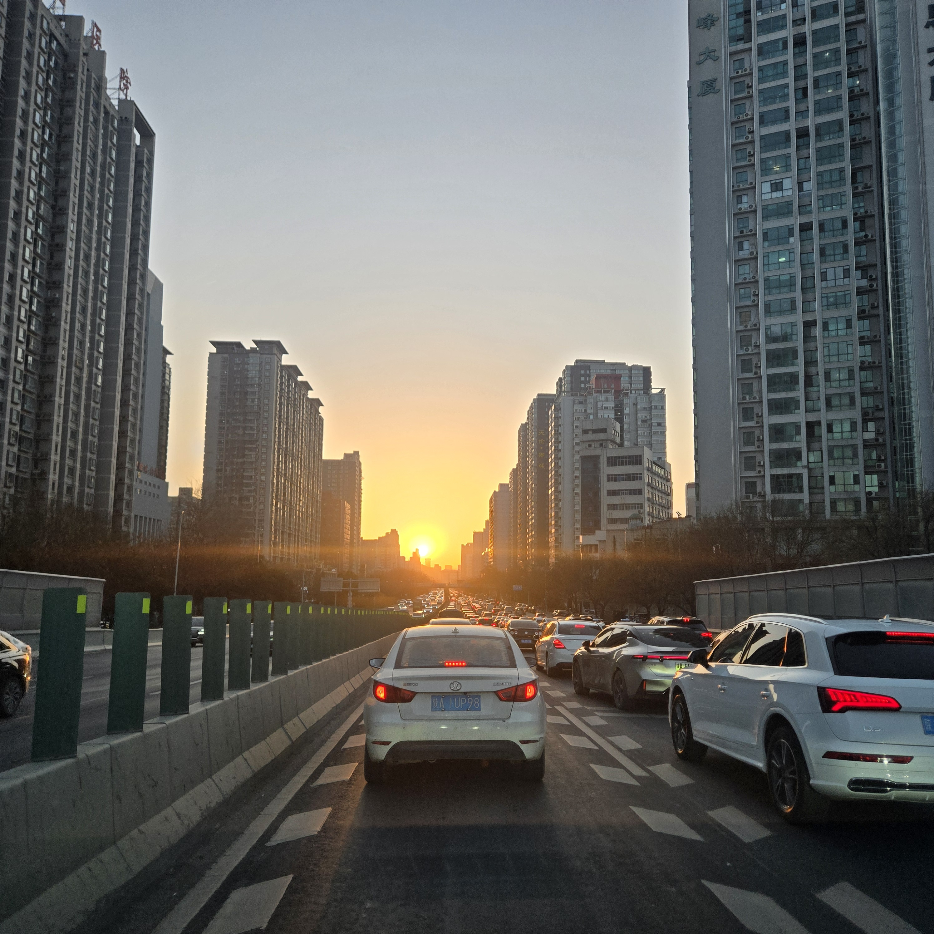 Мои путешествия – это реальные маршруты по Китаю на авто, а не туризм по шаблону. Я беру на себя все вопросы, чтобы вы просто ехали и проживали путь.