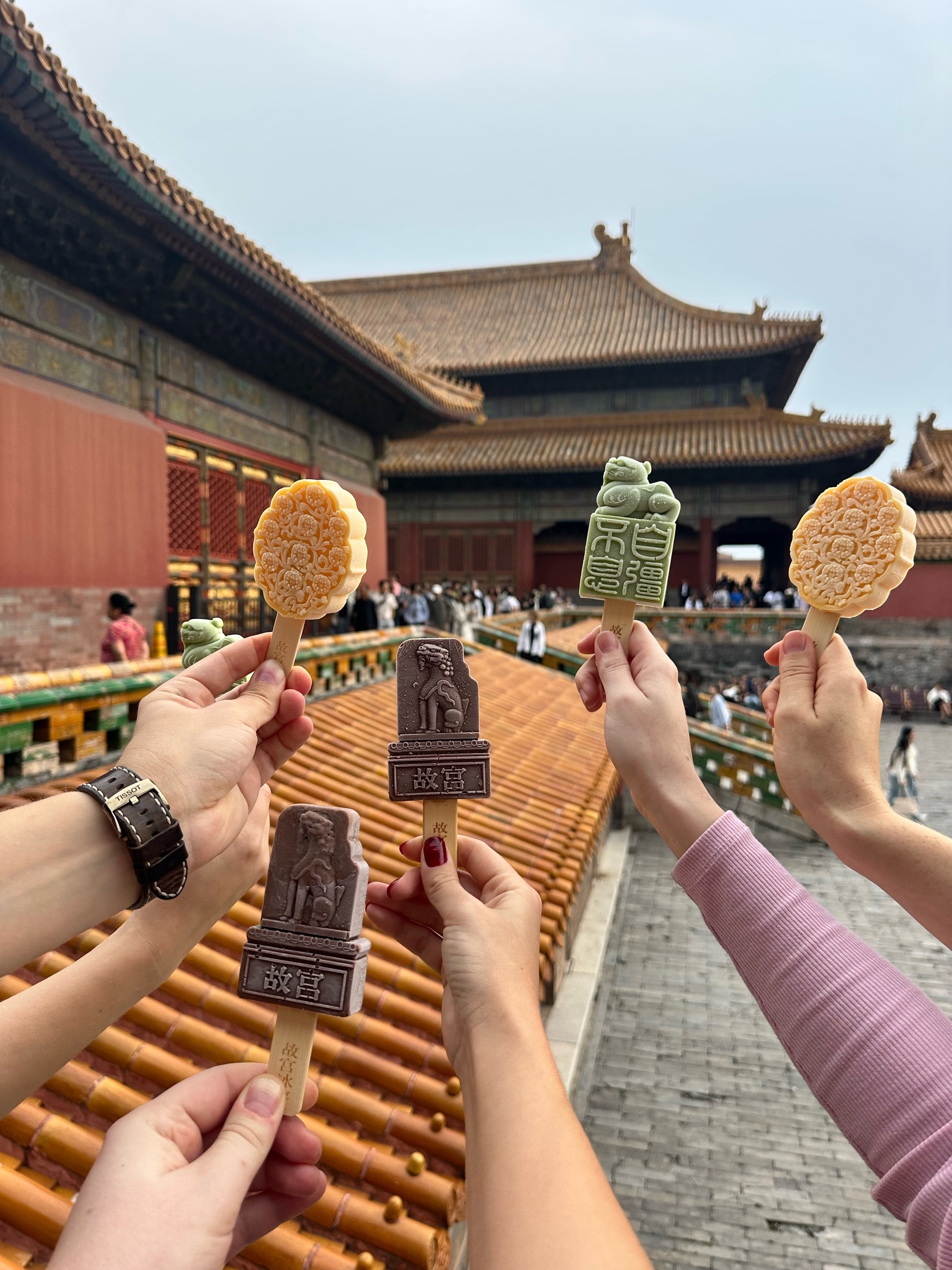 Наша задача не только интересная программа, но и индивидуальный подход для вашего комфорта. Мы помогаем и сопровождаем вас на всех этапах.