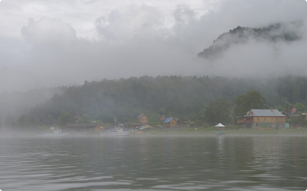 Дома у реки