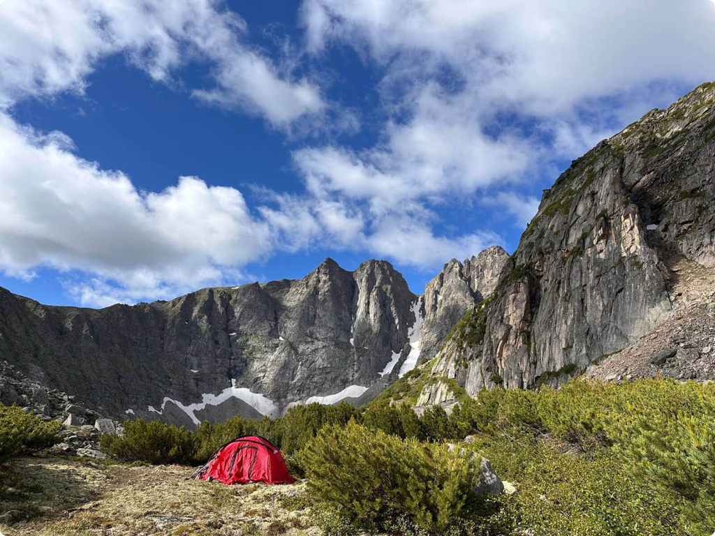 Палатка в горах