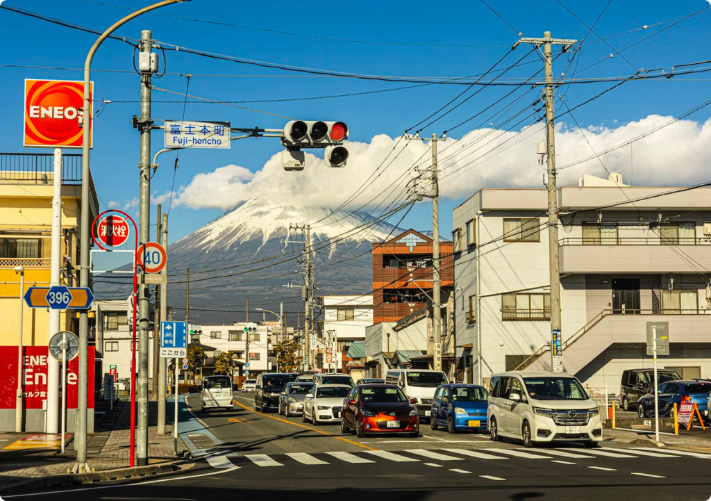 Горы и здания