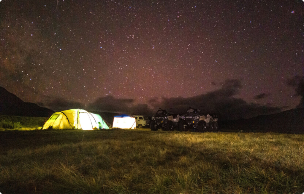 Палатка и звездное небо