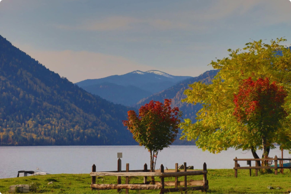 Озеро и горы