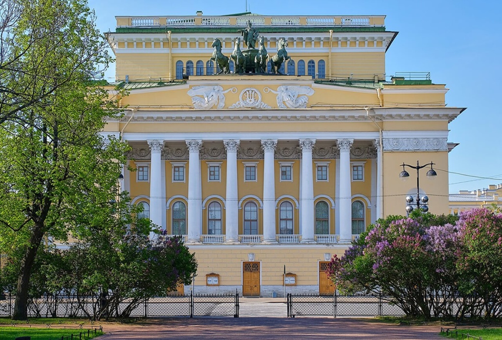 Здание театра