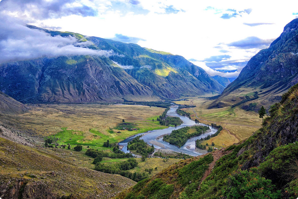 Река и горы