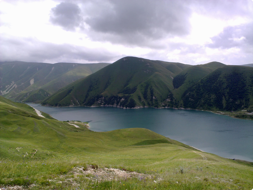 Река и горы