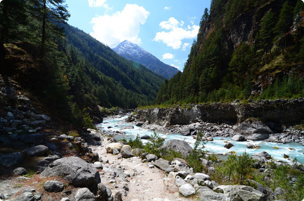 Река и горы