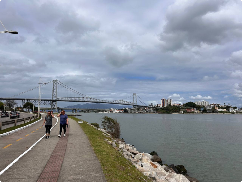 Набережная и мост