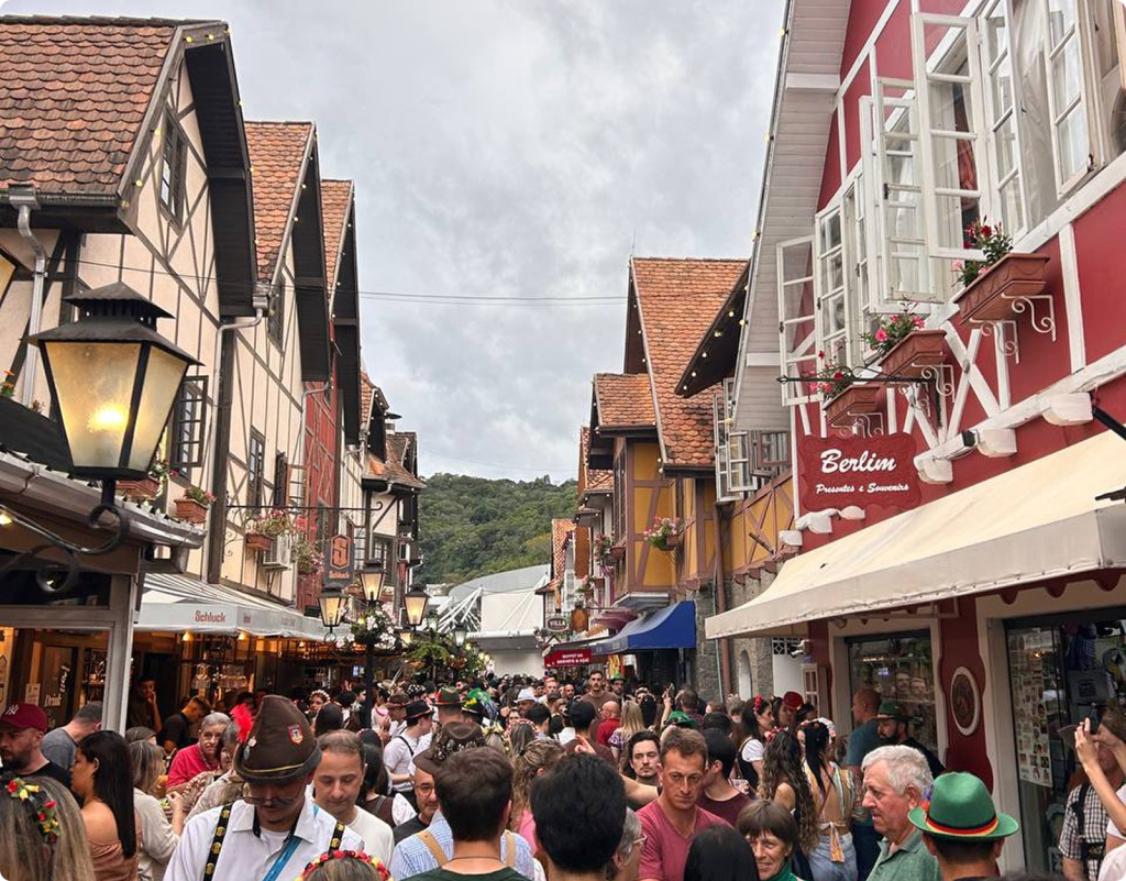 Толпа людей