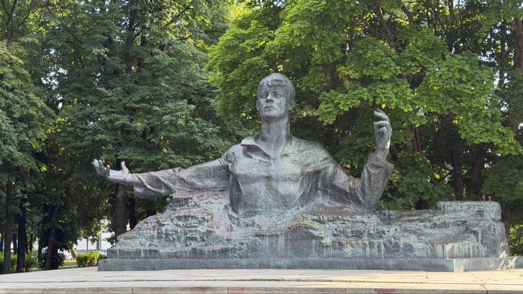 Памятник