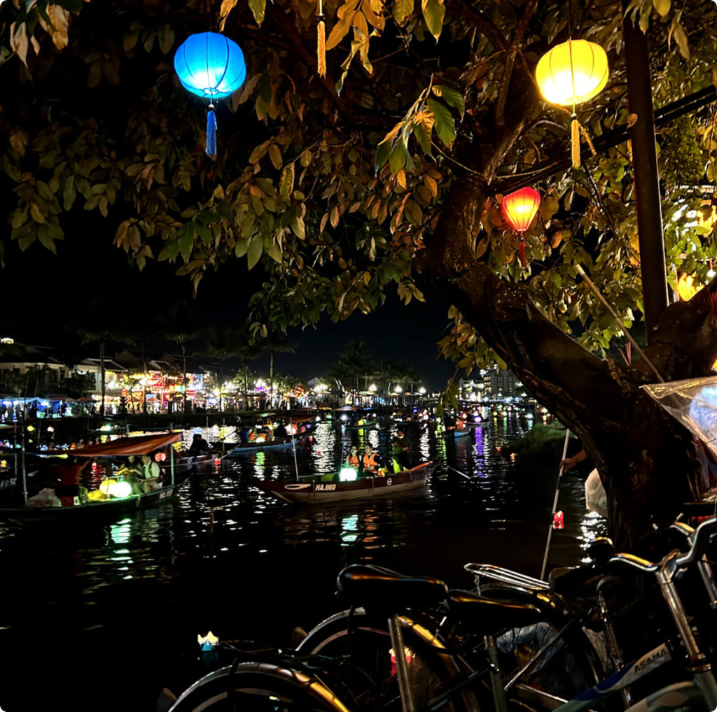 Лодки с фонариками