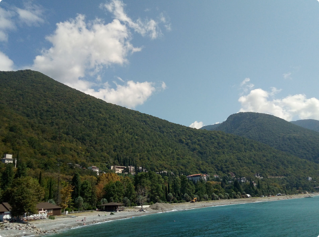 Пляж и горы