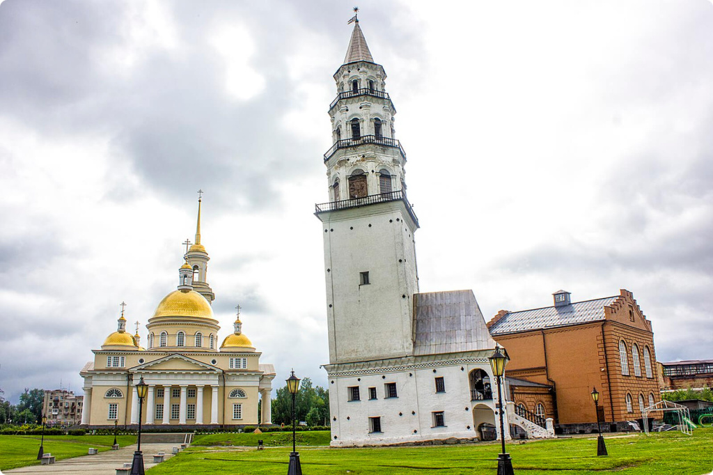 Наклонная башня