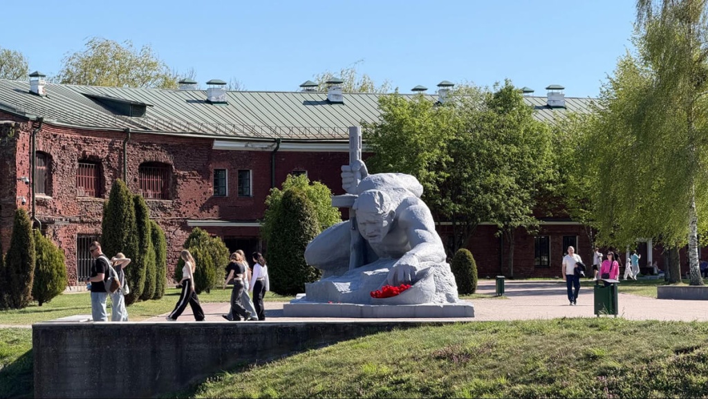 Монумент Жажда