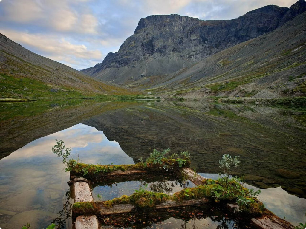 Озеро и горы