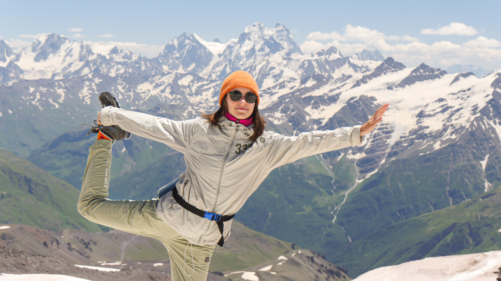 Йога для новичков в уединенных горах Кавказа. Походы без рюкзаков в комфорте (73/103)