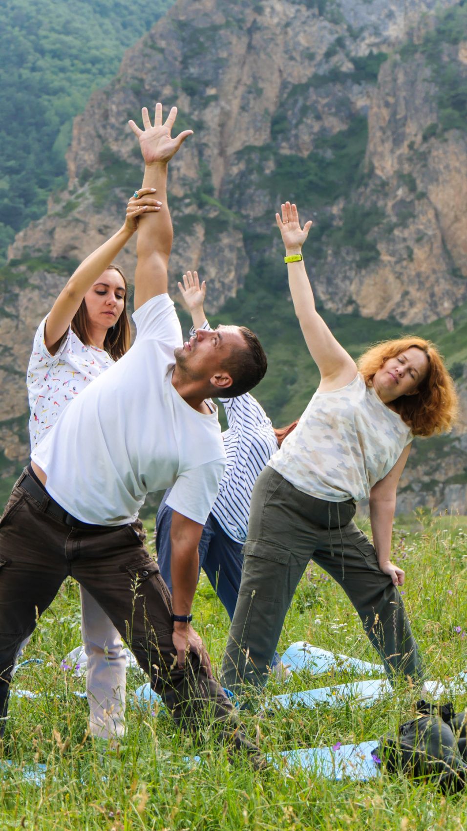 Йога для новичков в уединенных горах Кавказа. Походы без рюкзаков в комфорте (9/103)