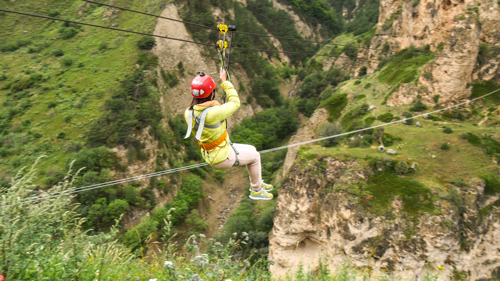 Йога для новичков в уединенных горах Кавказа. Походы без рюкзаков в комфорте (65/103)