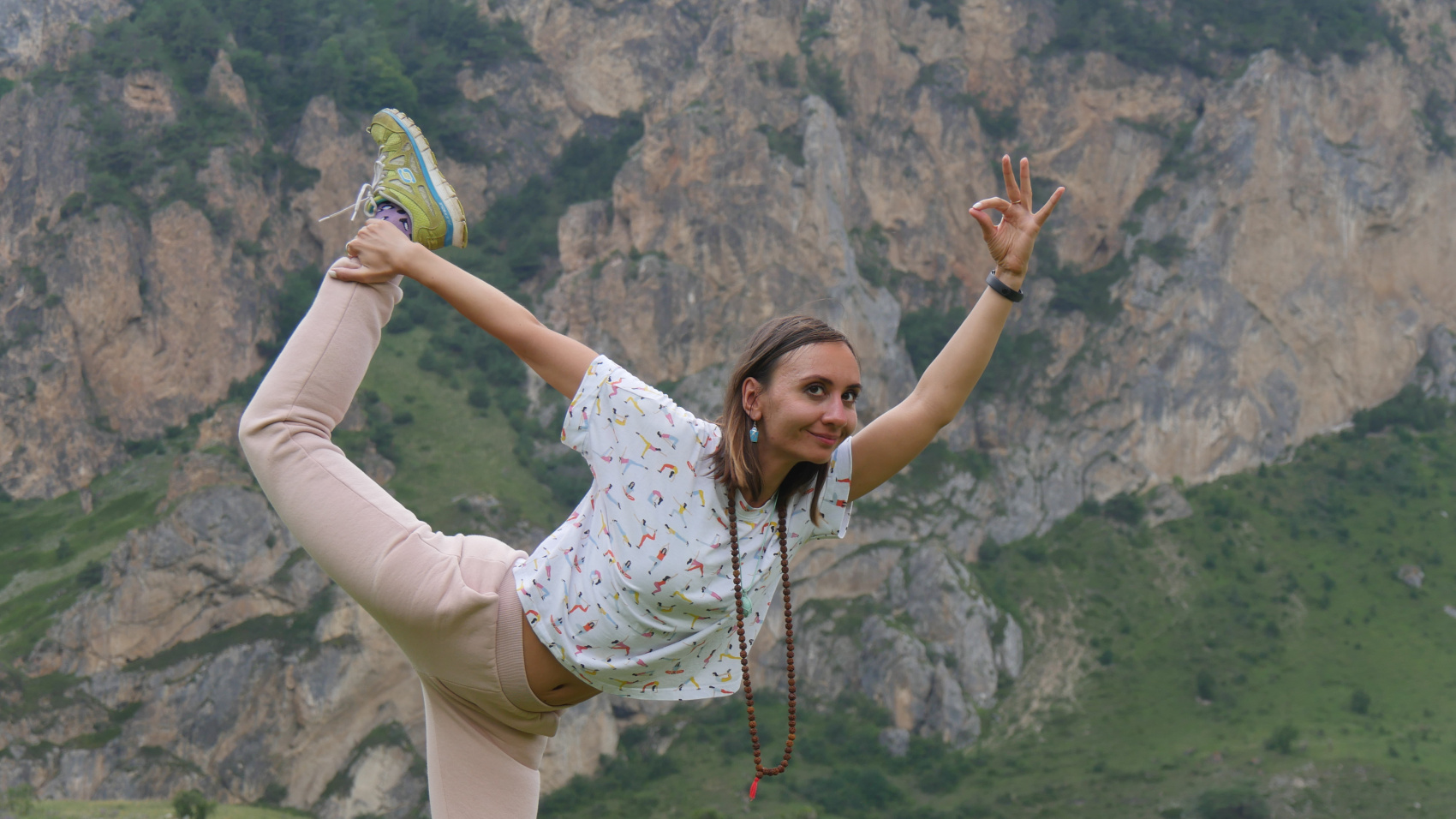 Йога для новичков в уединенных горах Кавказа. Походы без рюкзаков в комфорте (60/103)