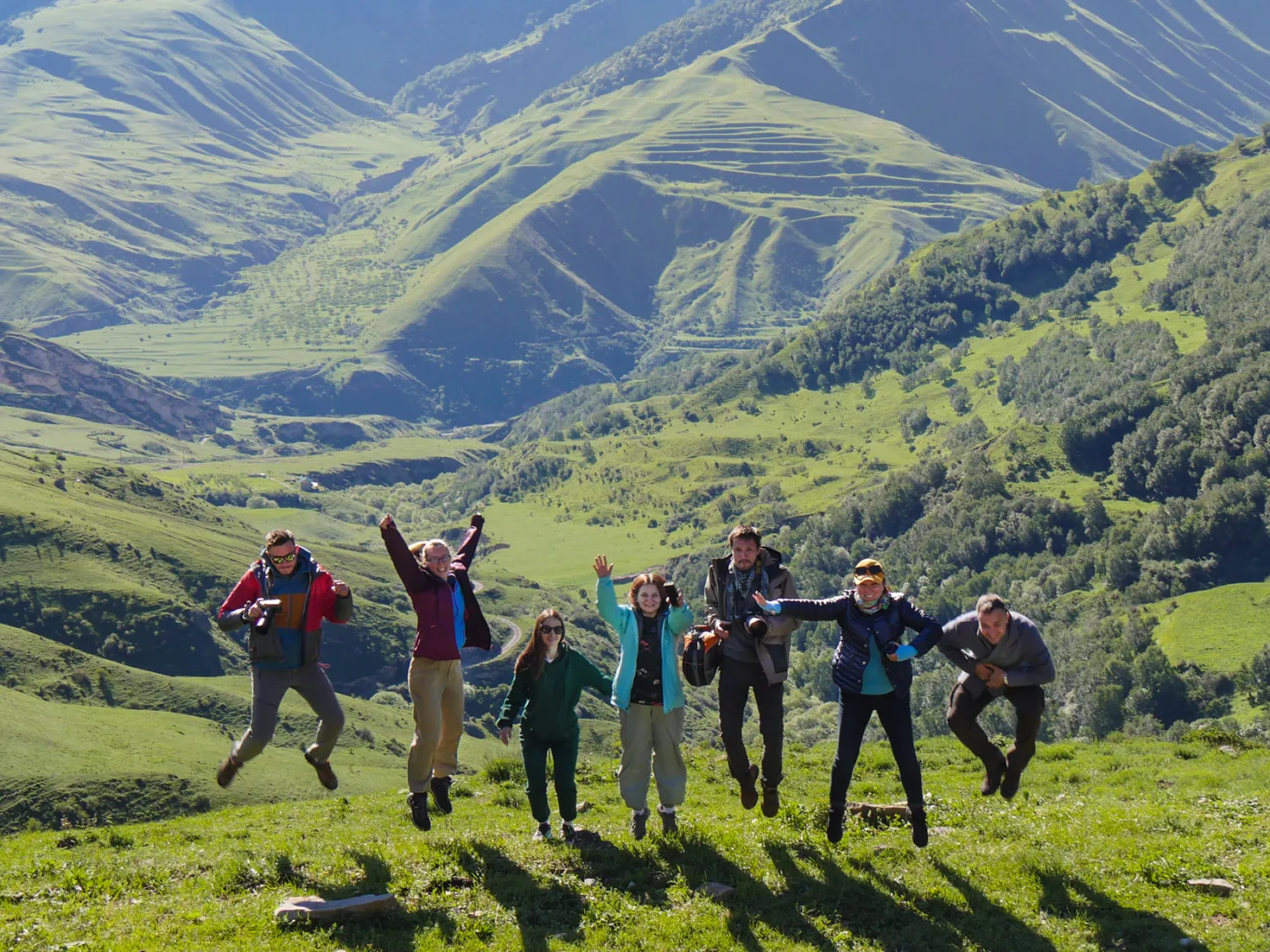Йога для новичков в уединенных горах Кавказа. Походы без рюкзаков в комфорте (2/103)