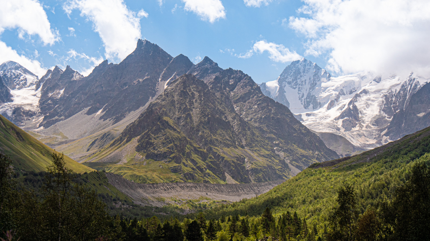 Йога для новичков в уединенных горах Кавказа. Походы без рюкзаков в комфорте (62/103)