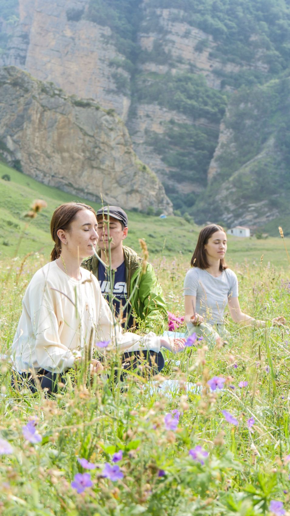 Йога для новичков в уединенных горах Кавказа. Походы без рюкзаков в комфорте (23/103)