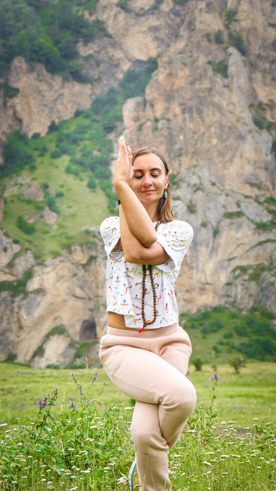 Йога для новичков в уединенных горах Кавказа. Походы без рюкзаков в комфорте (67/103)