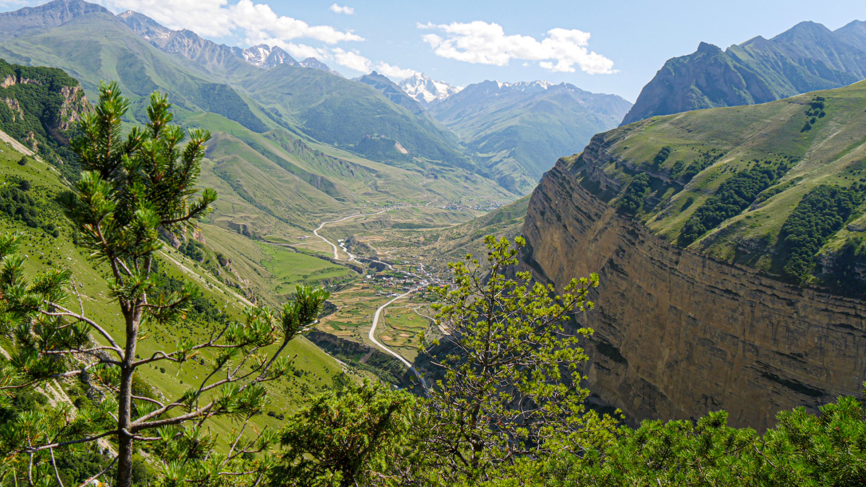Йога для новичков в уединенных горах Кавказа. Походы без рюкзаков в комфорте (70/103)
