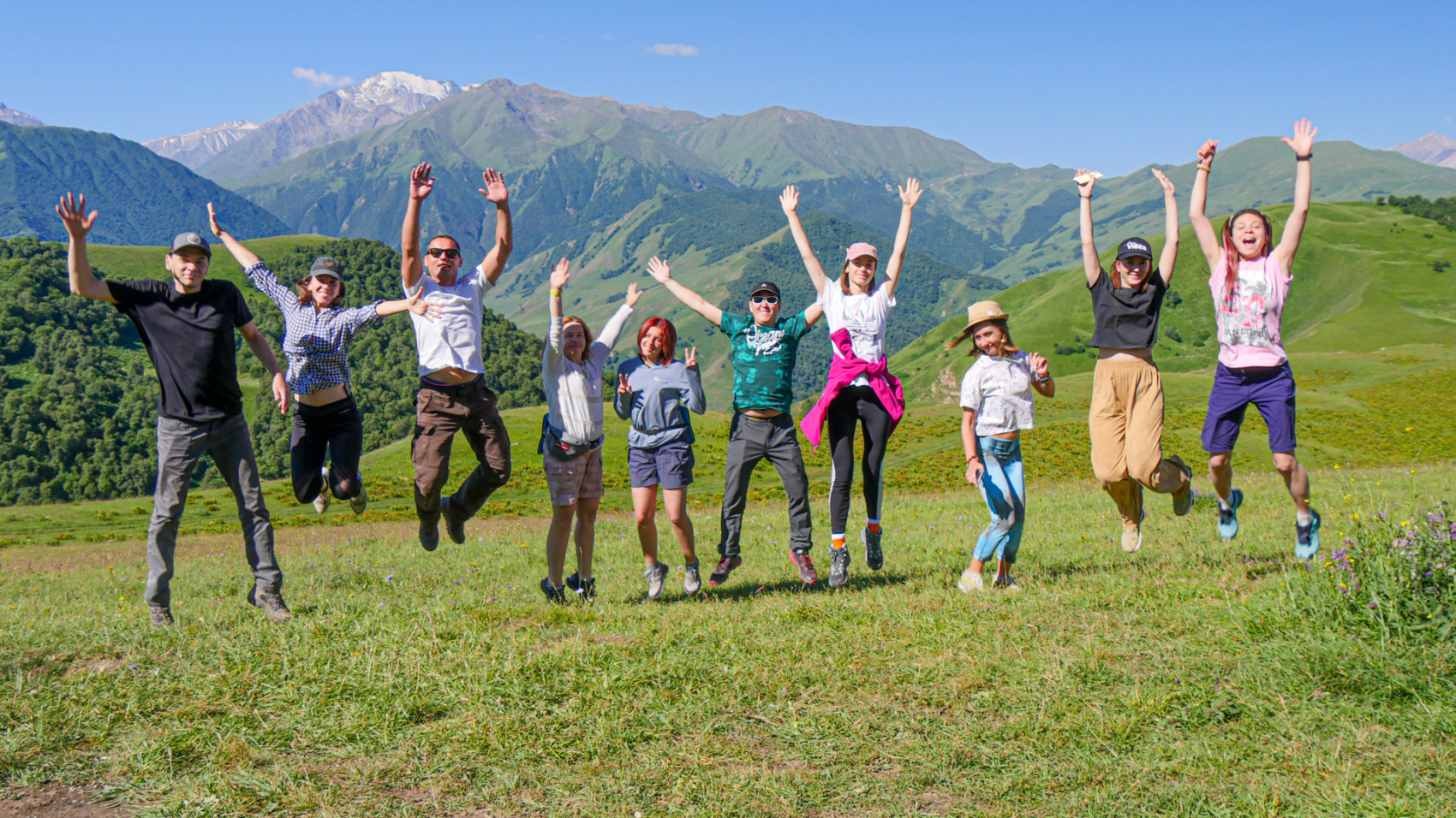 Йога для новичков в уединенных горах Кавказа. Походы без рюкзаков в комфорте (74/103)
