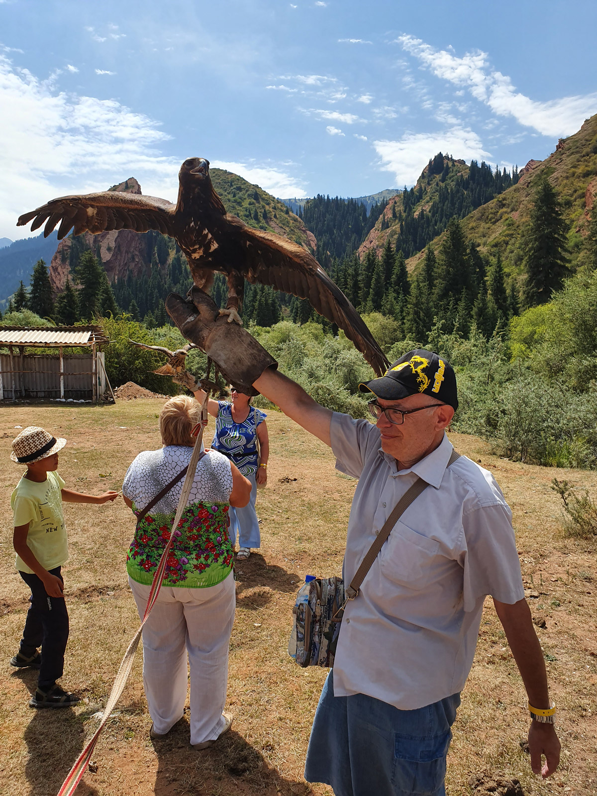 Невероятный Кыргызстан на максималках от Бишкека до Памира с внутр.перелетом (10/90)